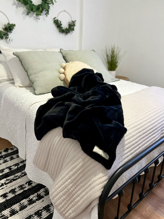 Black Seal Throw Blanket - Black Throw