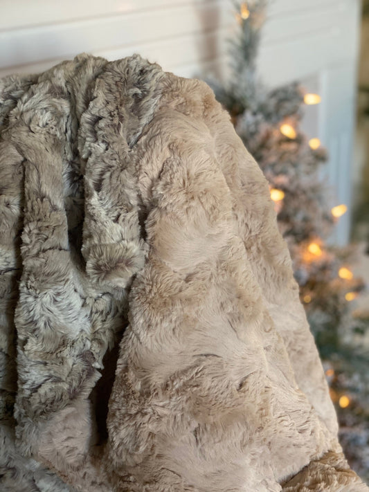 Sand Shell Wild Rabbit and Latte Glacier Throw Blanket