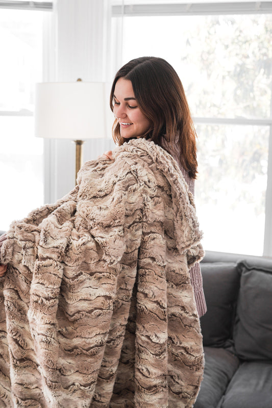 Sandshell Rabbit Throw Blanket