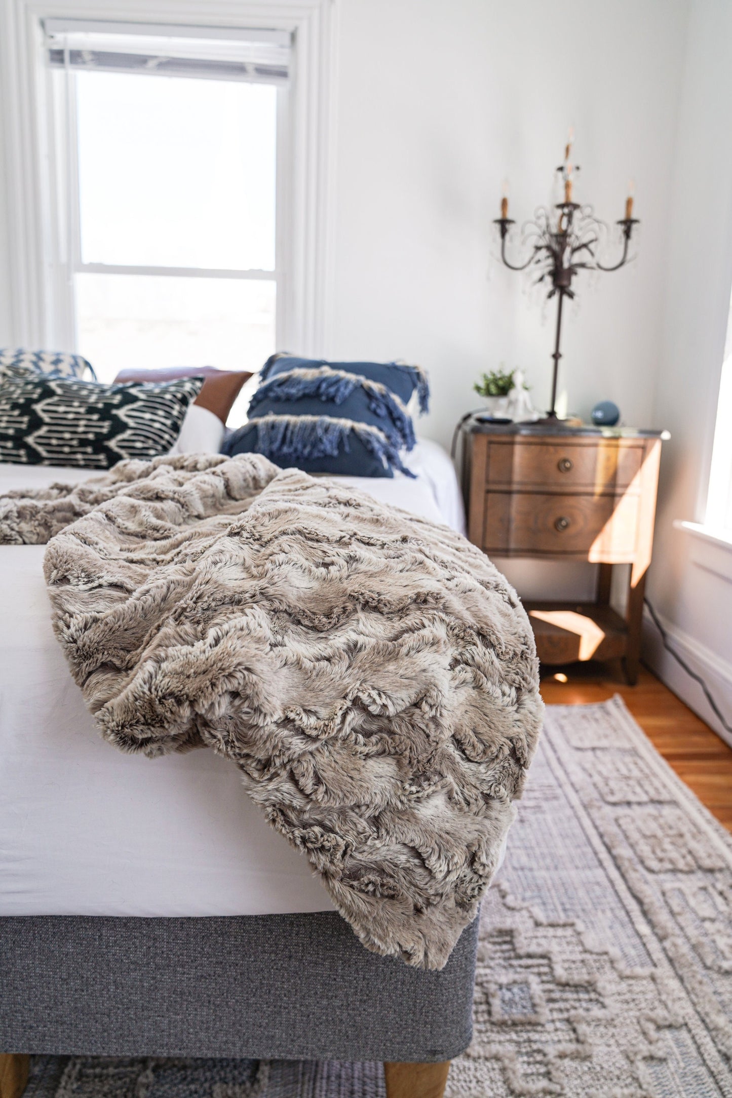 Sandshell Rabbit Throw Blanket